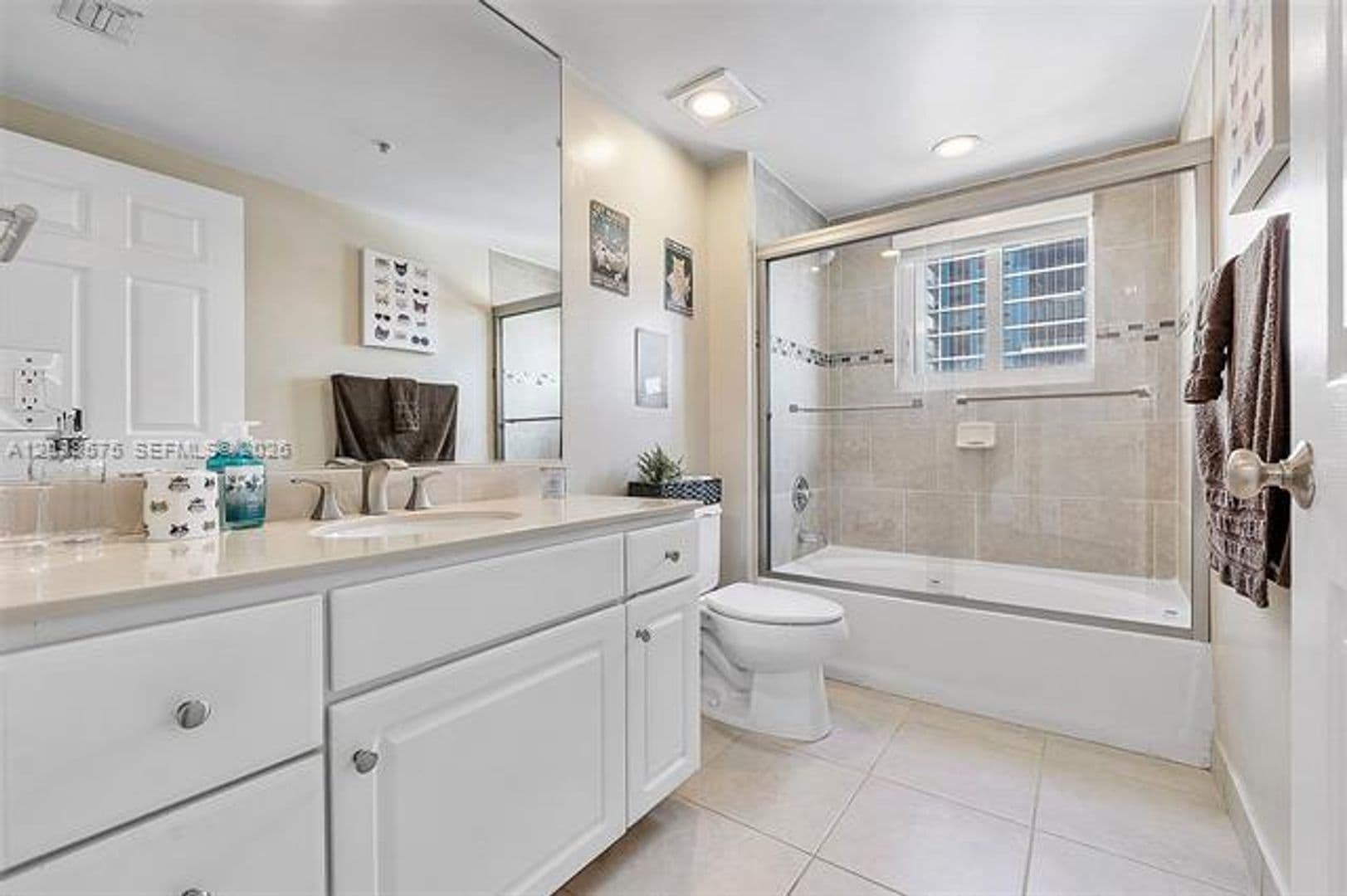 Miami Condo: 2000 N Bayshore Dr cu-1401