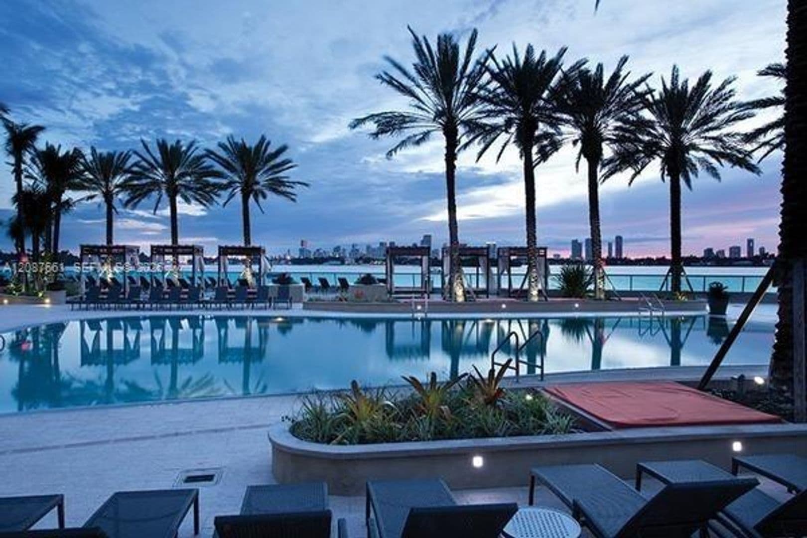Miami Beach Condo: 1500 Bay Rd cu-1220S