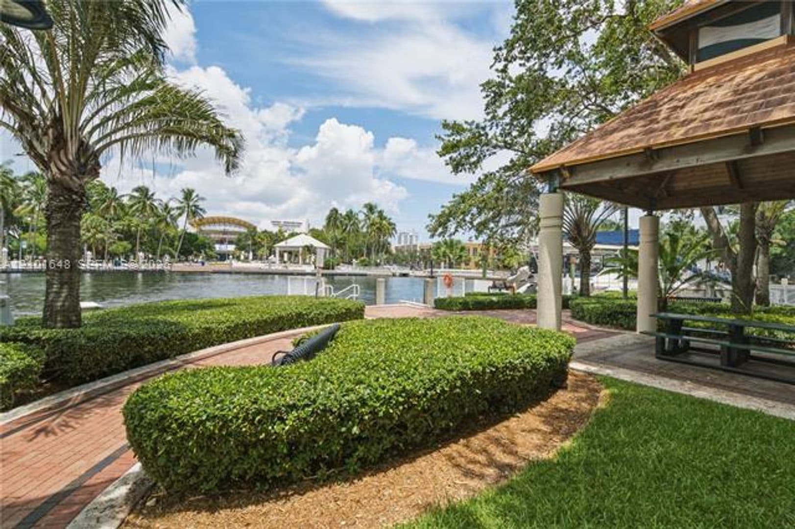 Fort Lauderdale Condo: 401 SW 4th Ave cu-1407