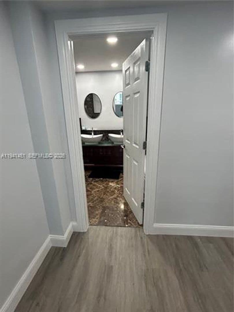 Hollywood Condo: 4001 S Ocean Dr cu-PH11