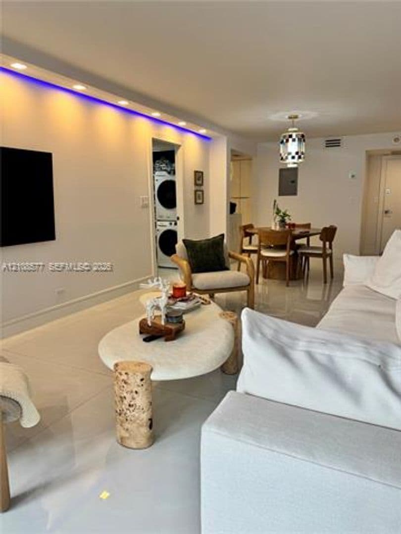 Miami Beach Condo: 6039 Collins Ave cu-715