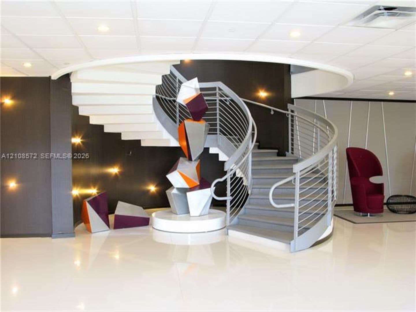 Miami Beach Condo: 5701 Collins Ave cu-301