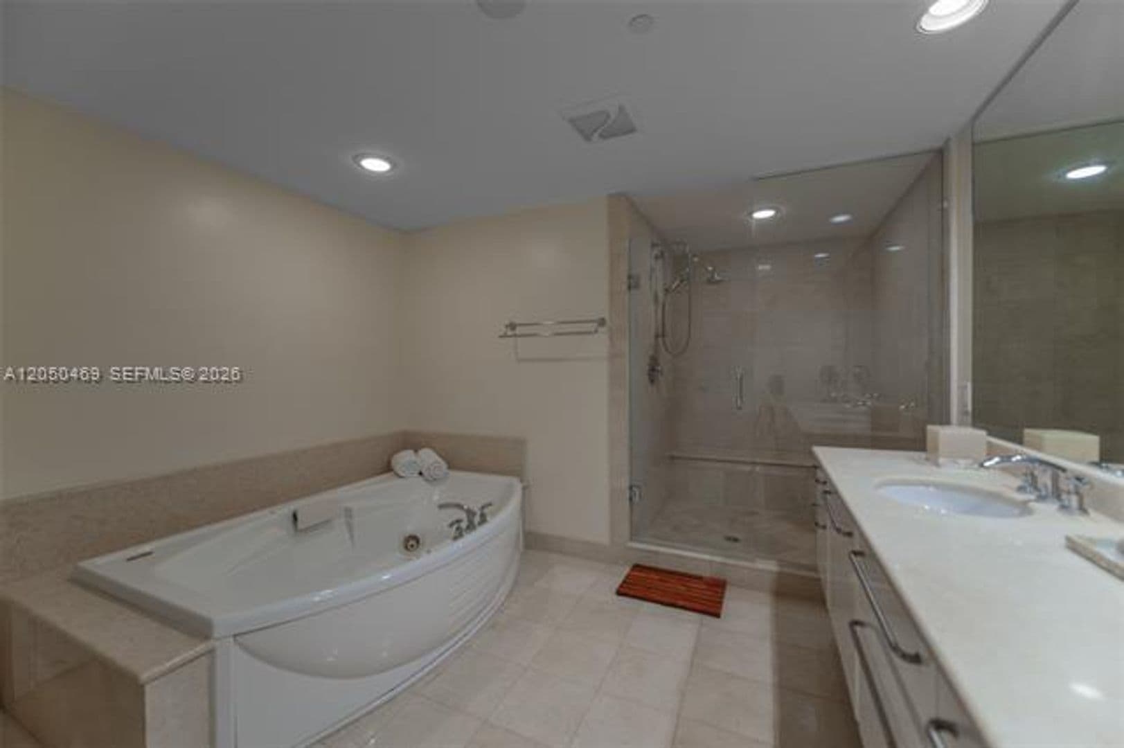 Hollywood Condo: 3101 S Ocean Dr cu-404