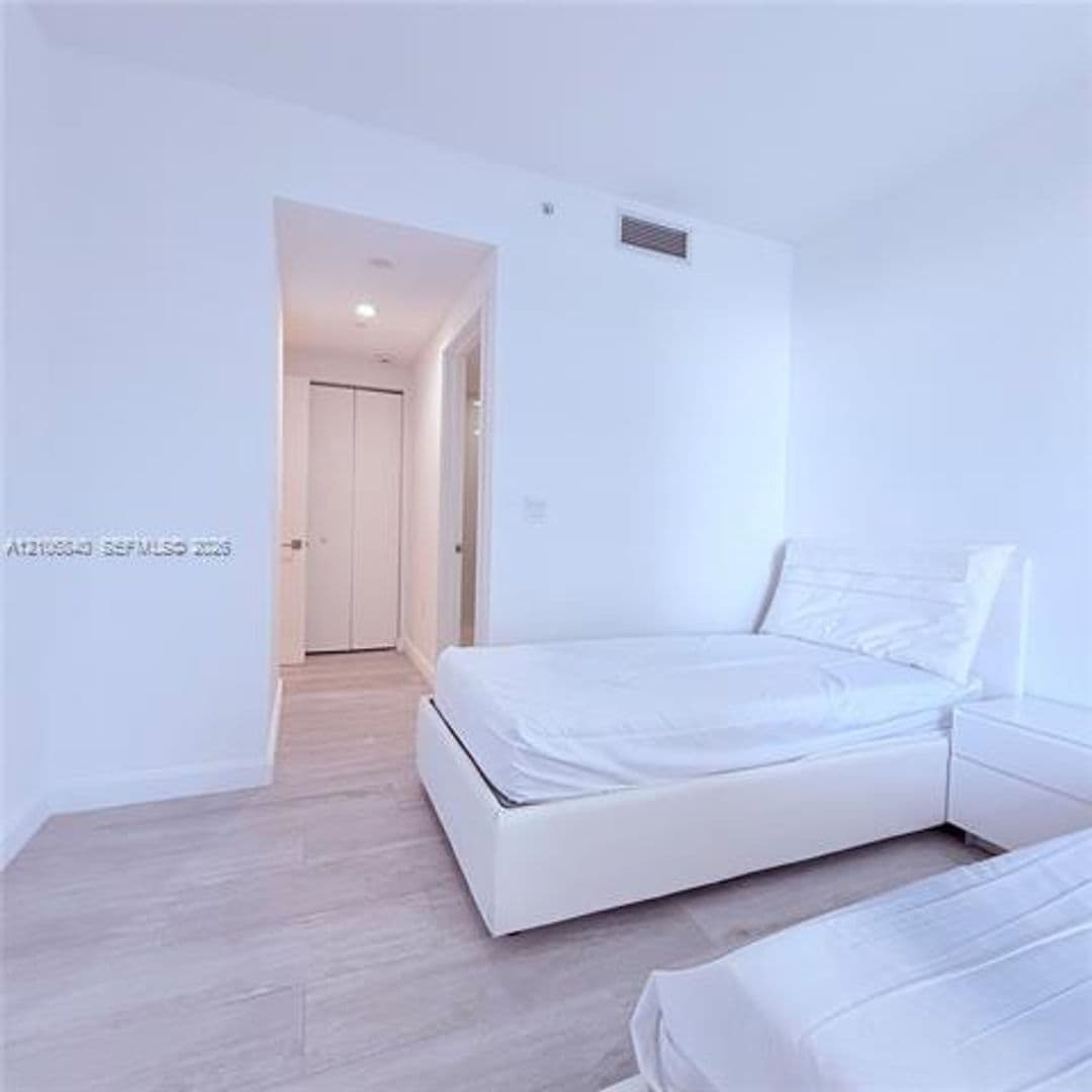 Miami Condo: 55 SW 9th St cu-3903