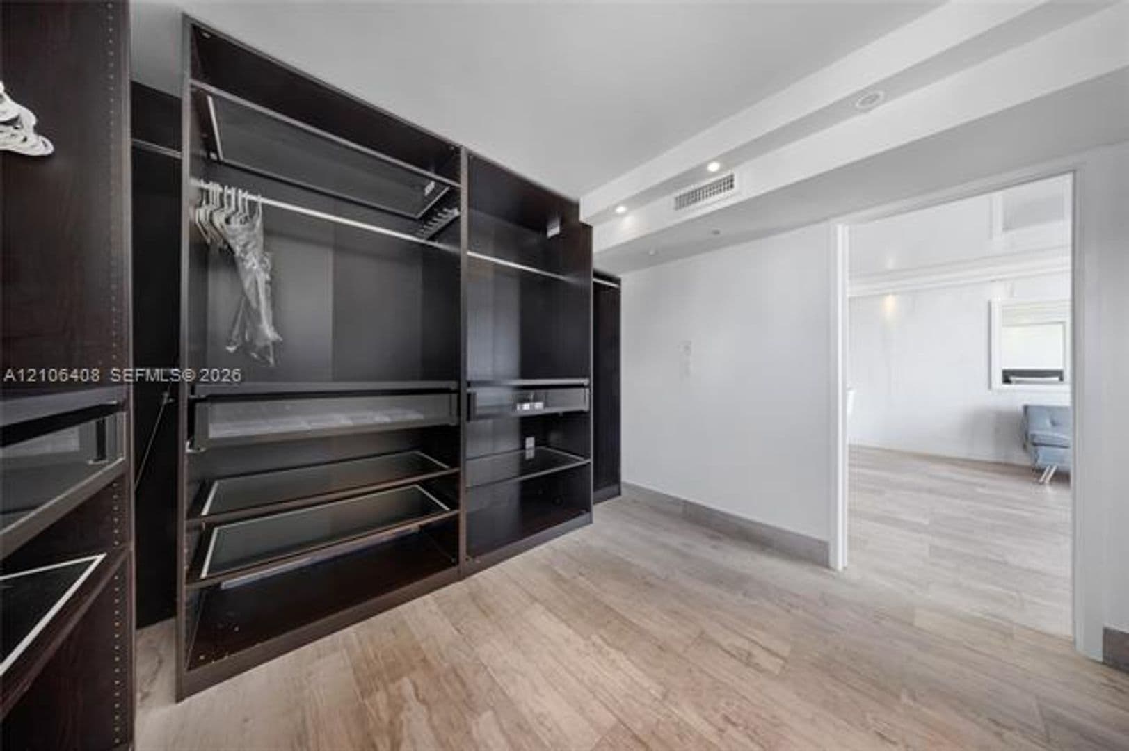 Miami Beach Condo: 401 Ocean Dr cu-801