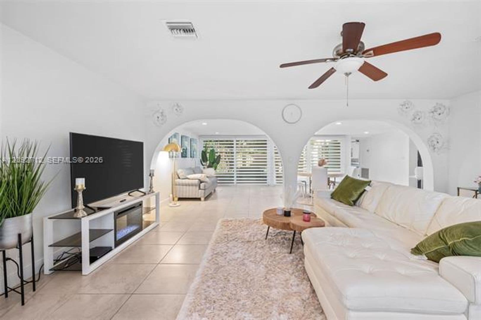 Hollywood House: 2819 Cleveland St # 2819
