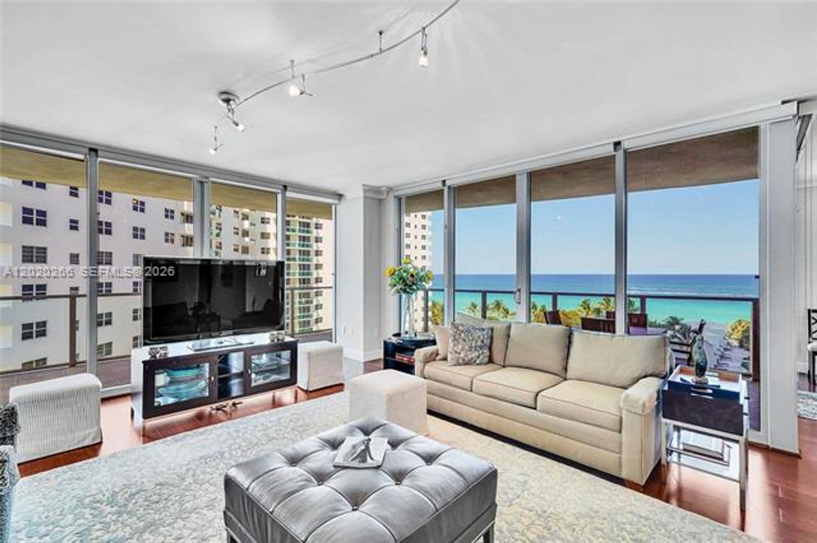 Hollywood Condo: 3101 S Ocean Dr cu-701