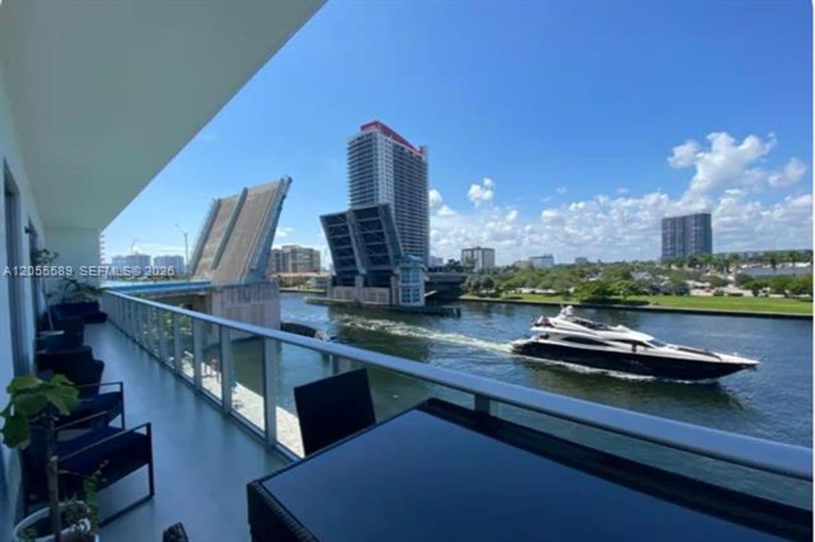 Hollywood Condo: 4010 S Ocean Dr cu-R304