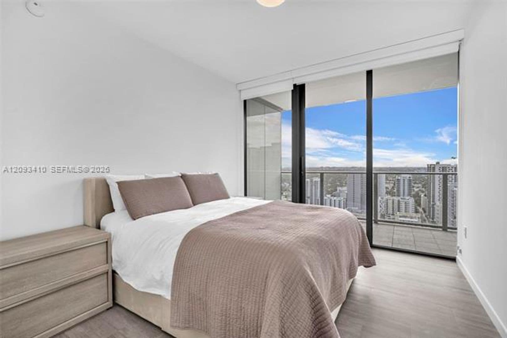 Miami Condo: 1000 Brickell Plz cu-3112