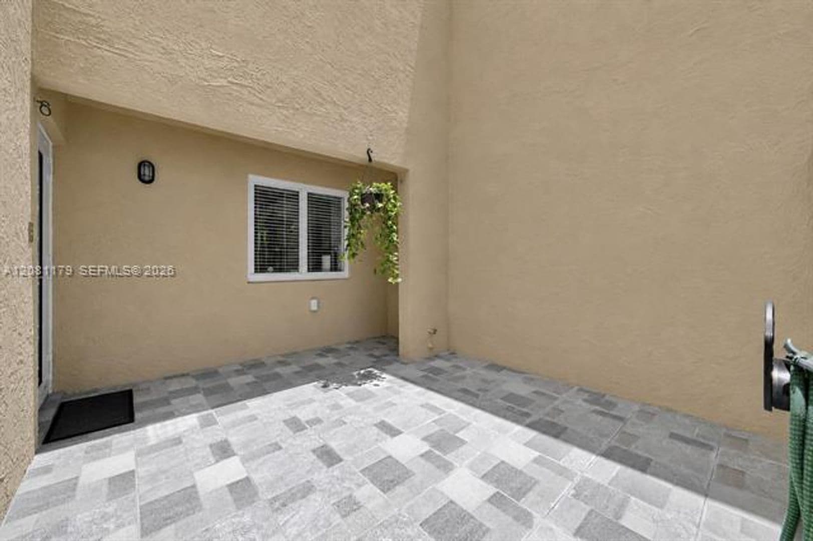 Miami Townhome: 9133 Fontainebleau Blvd th 5