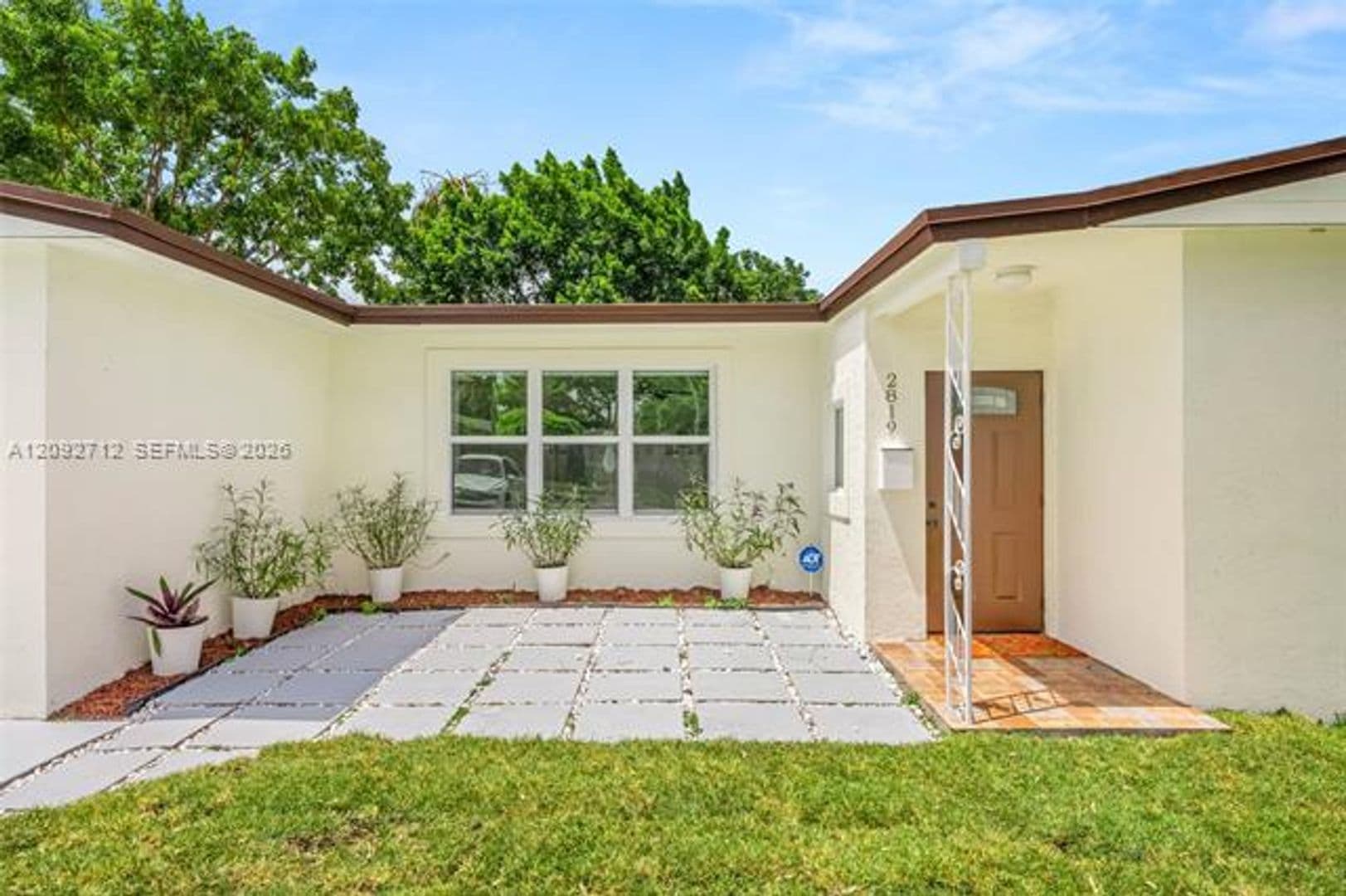 Hollywood House: 2819 Cleveland St # 2819