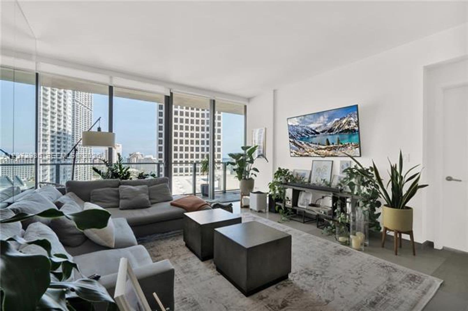 Miami Condo: 68 SE 6th St cu-1207
