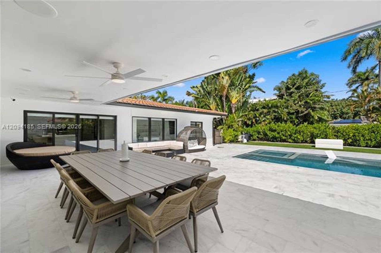 Hollywood House: 1117 Adams St # 1117