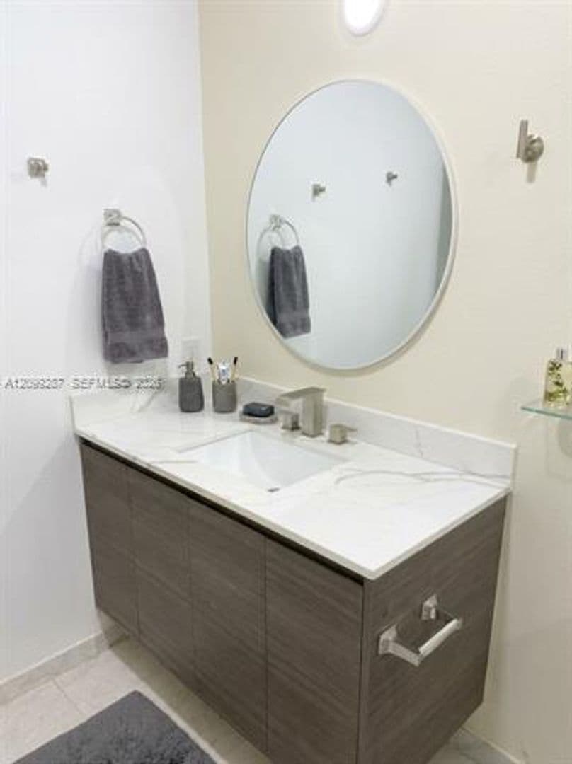 Miami Condo: 234 NE 3rd St cu-2202