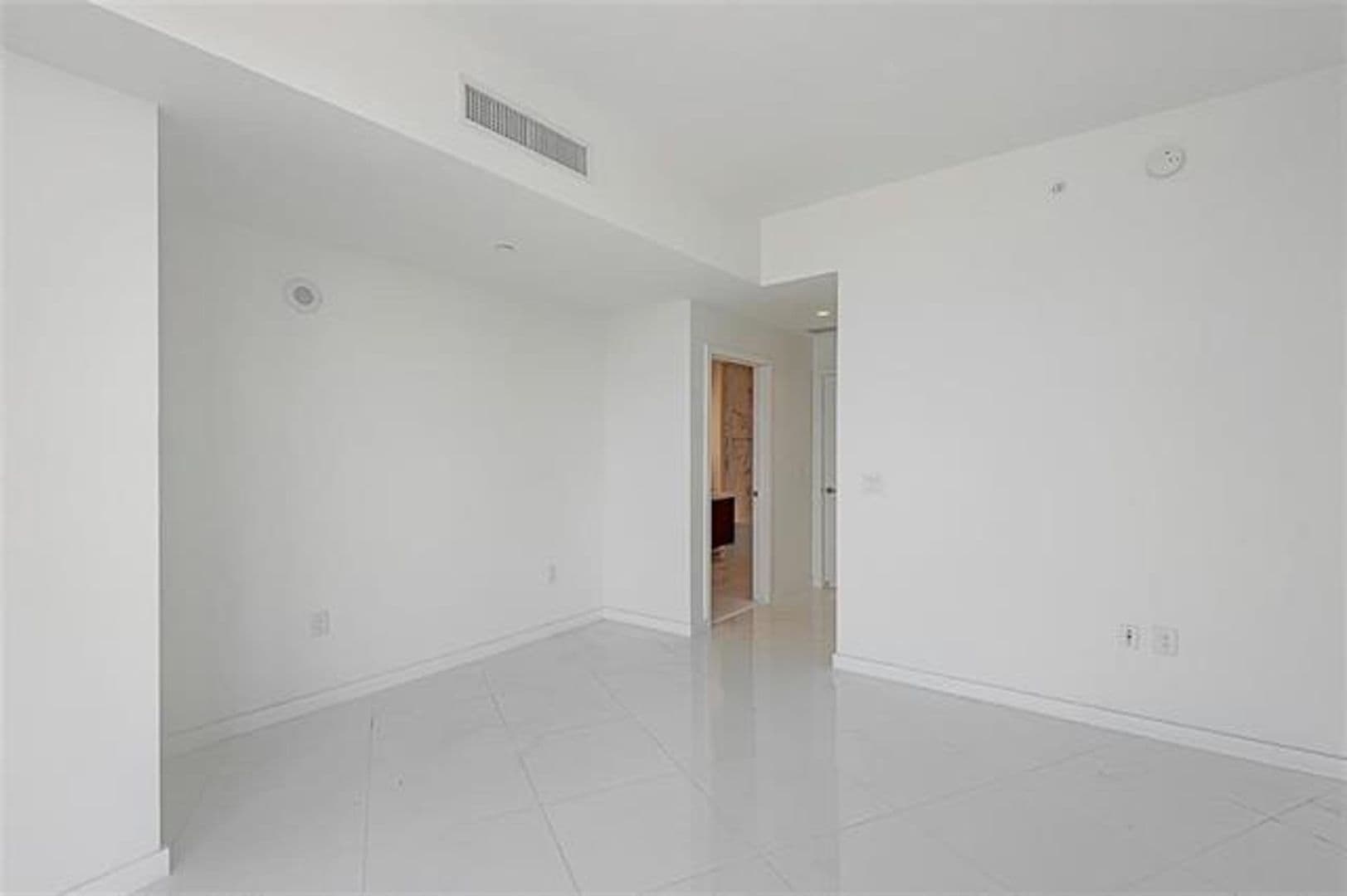 Miami Condo: 851 NE 1st Ave cu-2402
