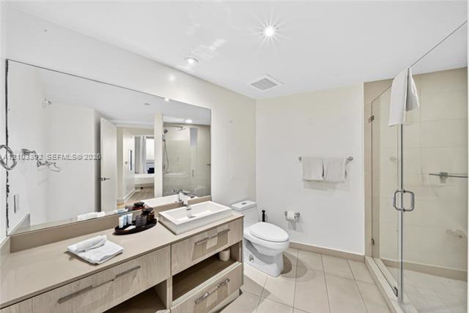 Hollywood Condo: 4111 S Ocean Dr cu-3703