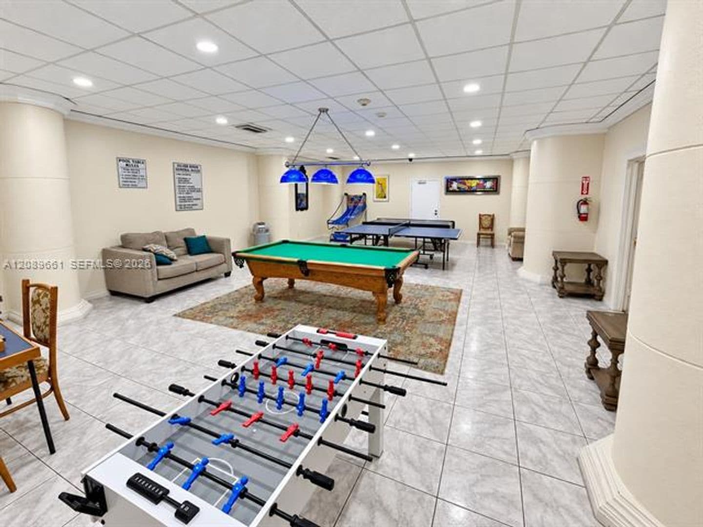 Hollywood Condo: 3725 S Ocean Dr cu-1404