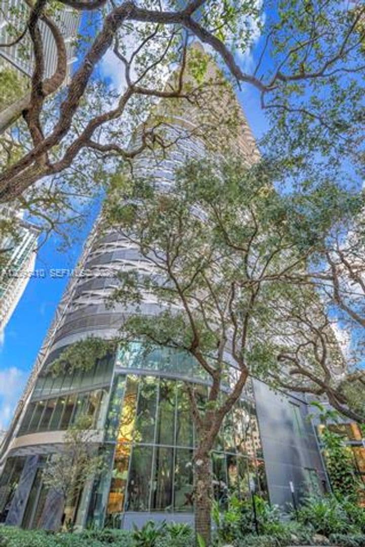 Miami Condo: 1000 Brickell Plz cu-3112
