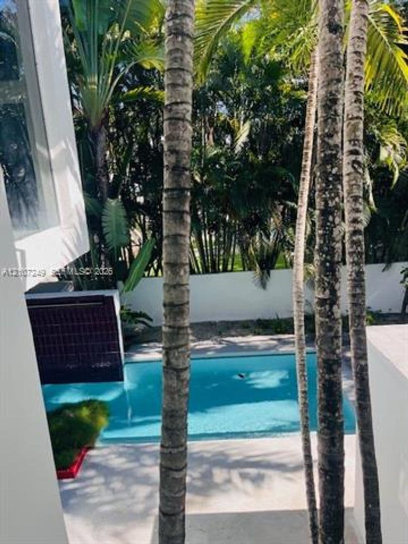 Key Biscayne House: 241 Harbor Dr # 241