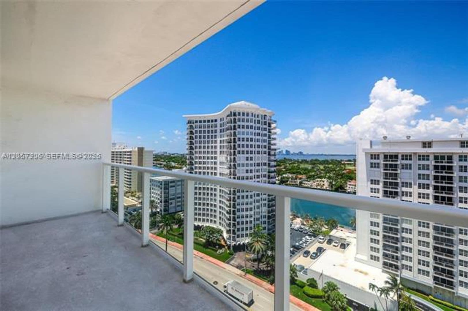 Miami Beach Condo: 5701 Collins Ave cu-1611
