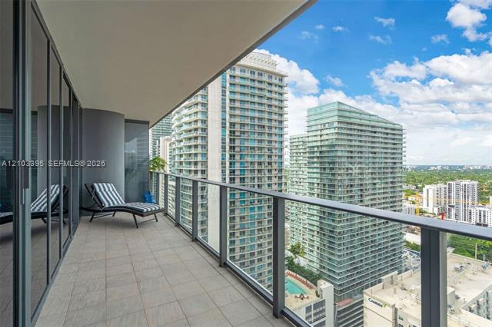 Miami Condo: 1000 Brickell Plz cu-3110
