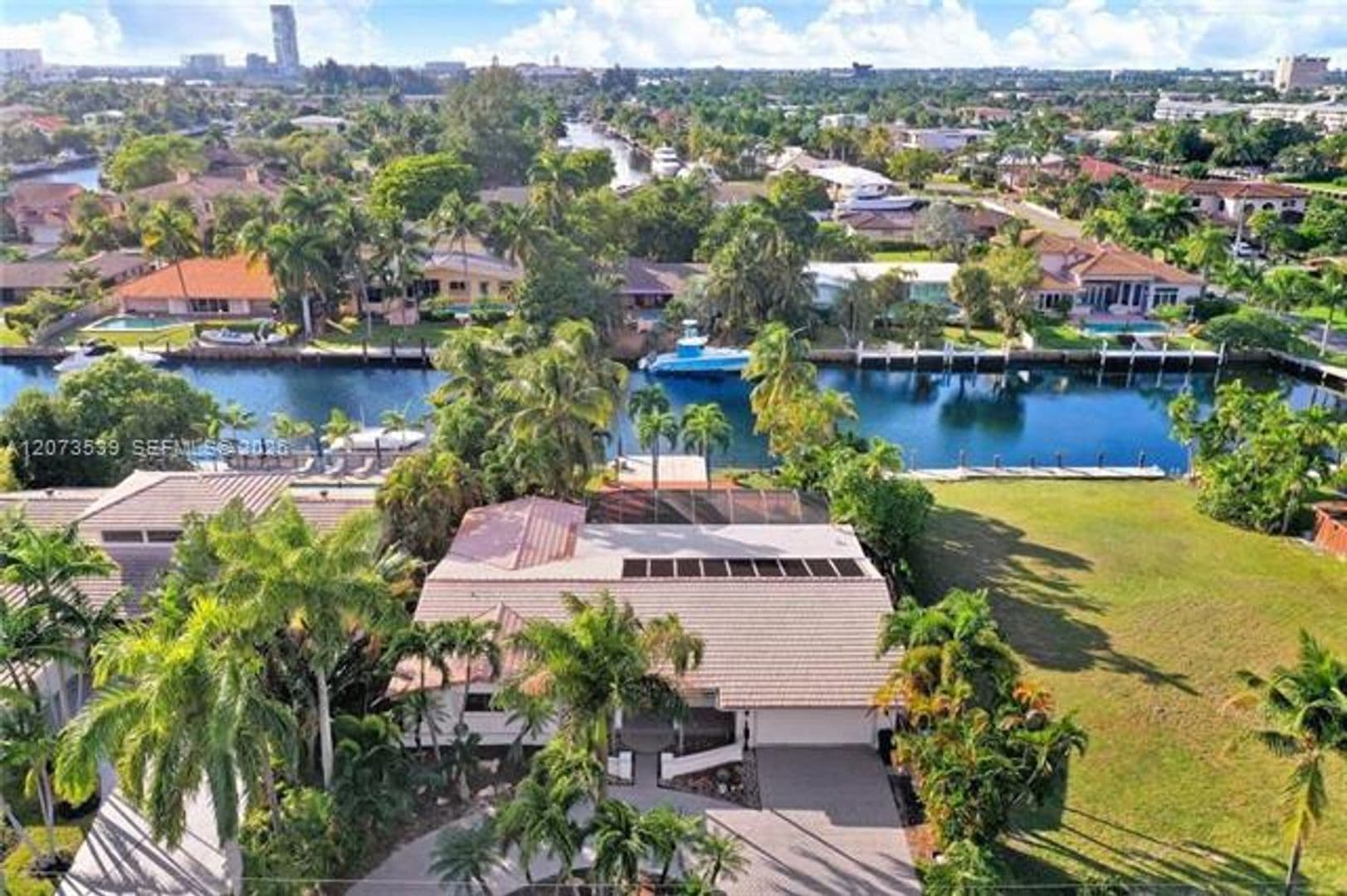 Hallandale Beach House: 612 Hibiscus Dr # 612