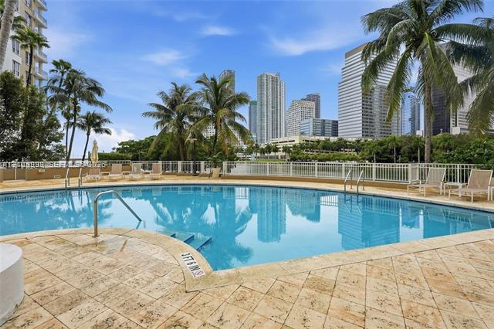 Miami Condo: 801 Brickell Key Blvd cu-808