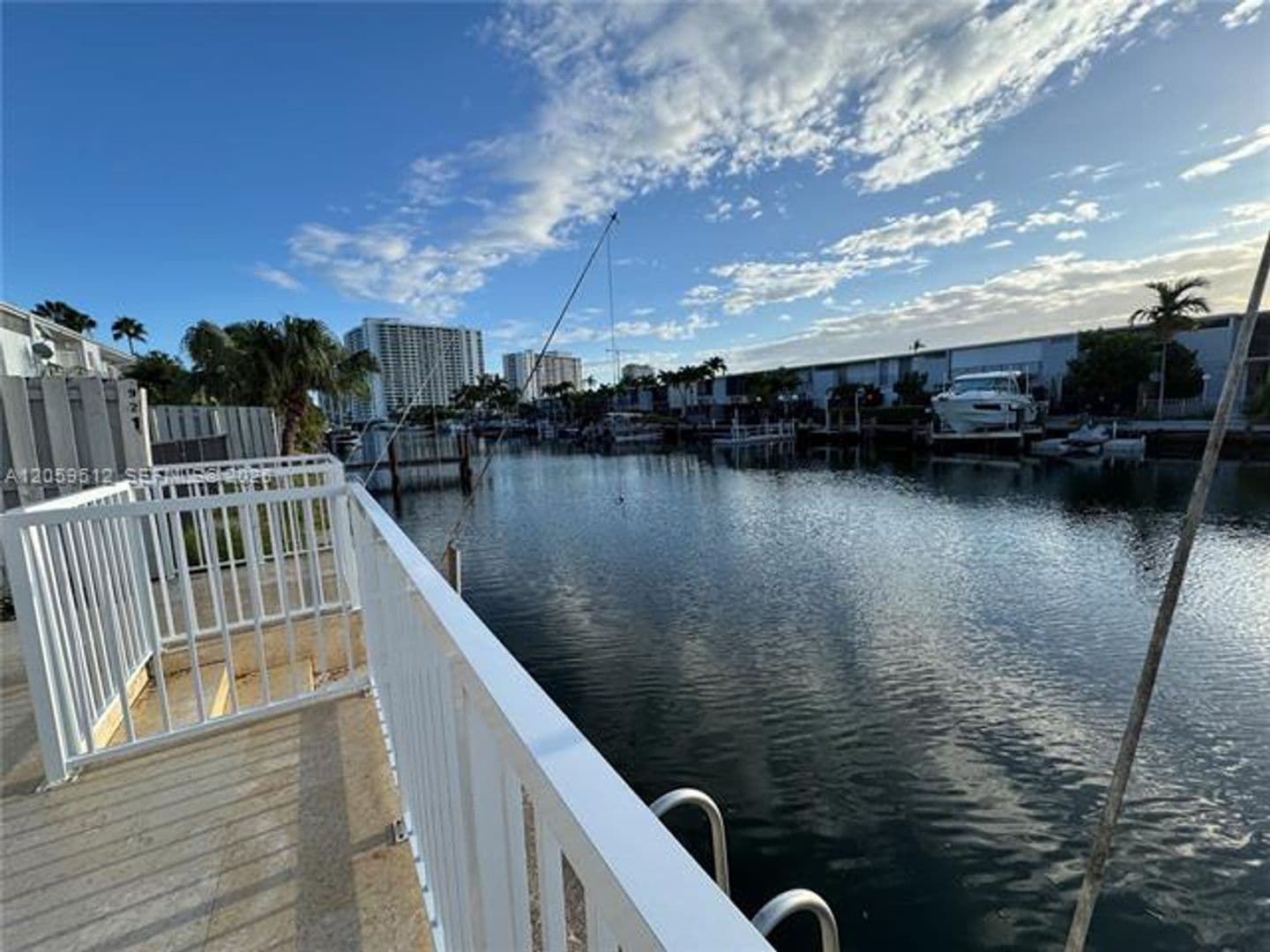 Hallandale Beach Townhome: 921 NE 26th Ave th 921