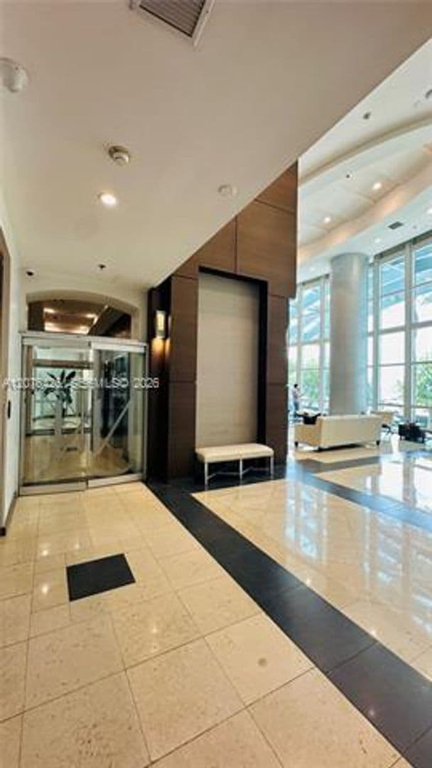 Miami Condo: 1155 Brickell Bay Dr cu-1906
