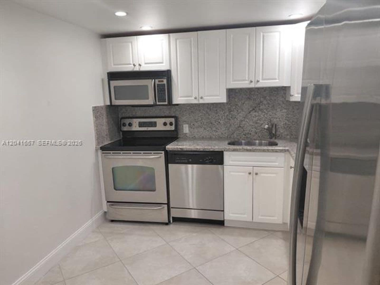 Miami Beach Condo: 5701 Collins Ave cu-619
