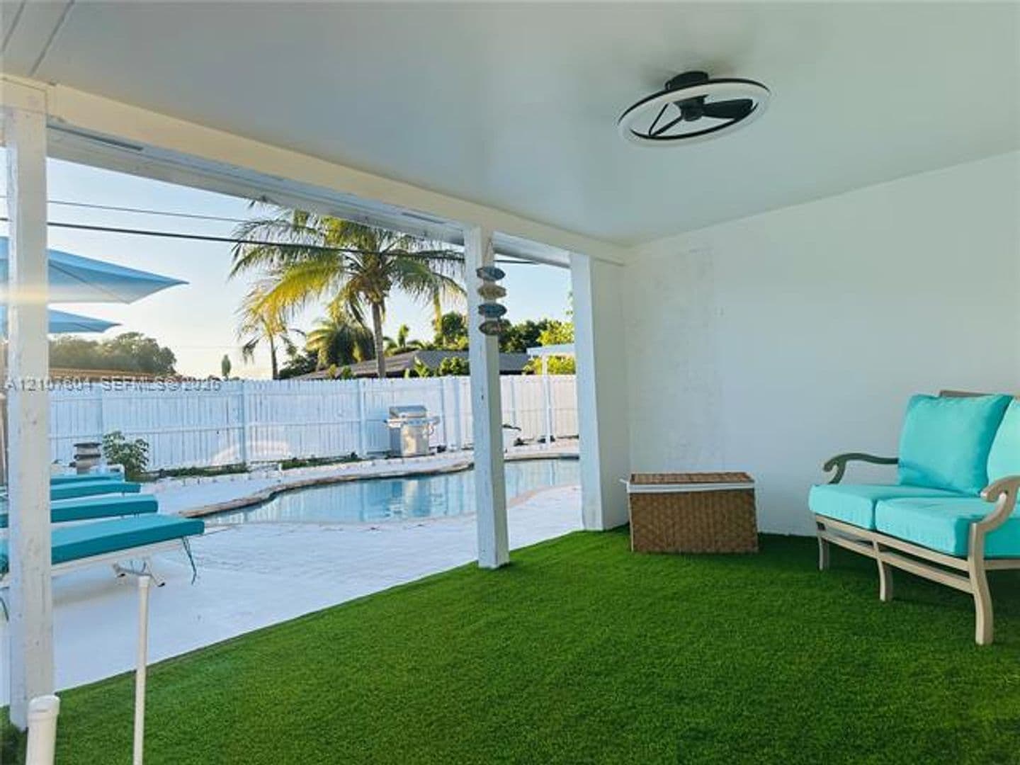 Hollywood House: 120 S 56th Ave # 120