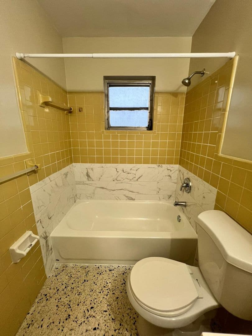 Miami Apartment: 1912 sw 2nd st apt 4