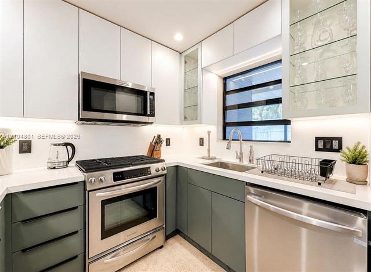 Wilton Manors House: 2400 NE 5th Ave # 2400