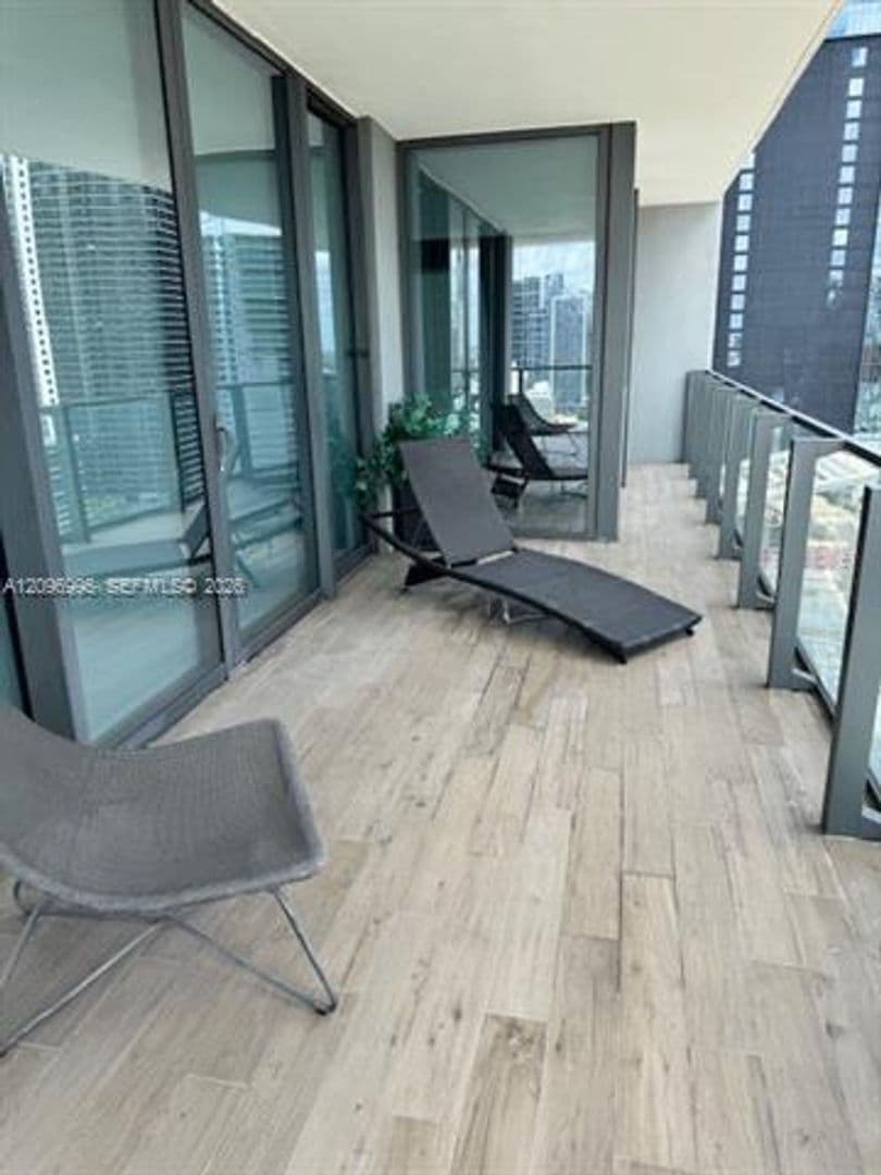 Miami Condo: 68 SE 6th St cu-2412