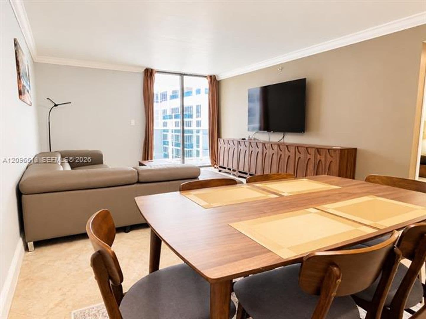 Miami Beach Condo: 2401 Collins Ave cu-1807
