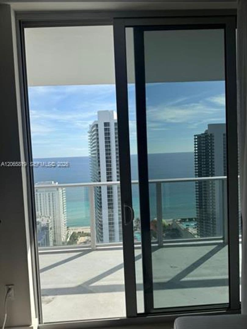 Hollywood Condo: 4010 S Ocean Dr cu-T3507