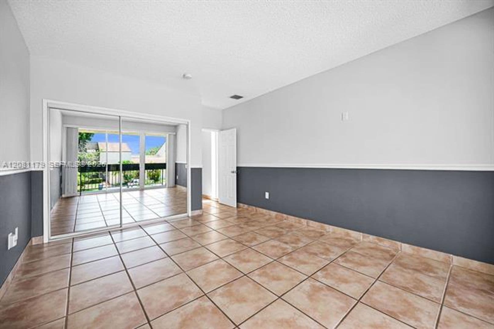 Miami Townhome: 9133 Fontainebleau Blvd th 5
