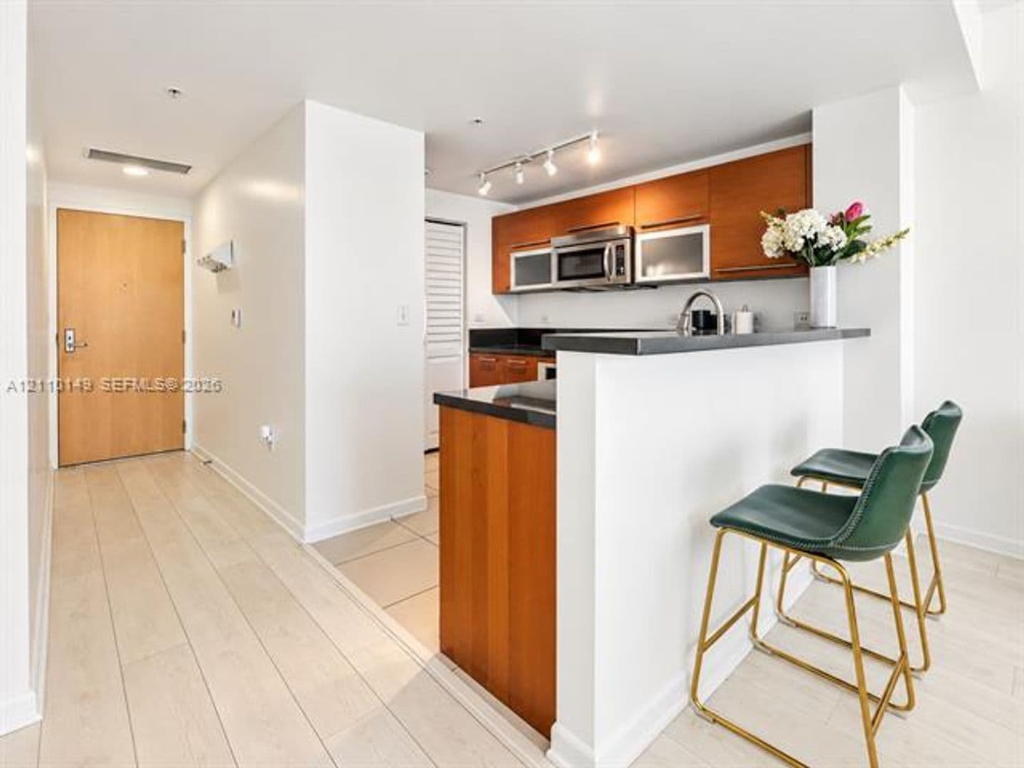 Miami Condo: 244 Biscayne Blvd cu-2405