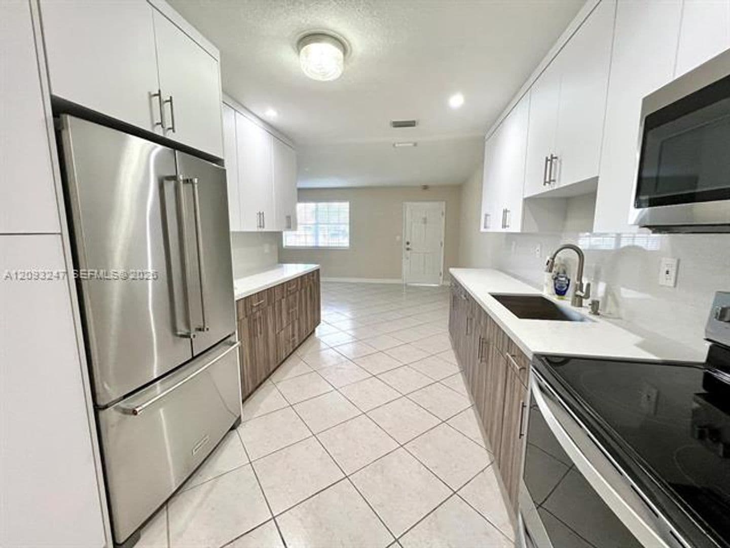 Hialeah House: 1175 W 33rd Pl # 1175