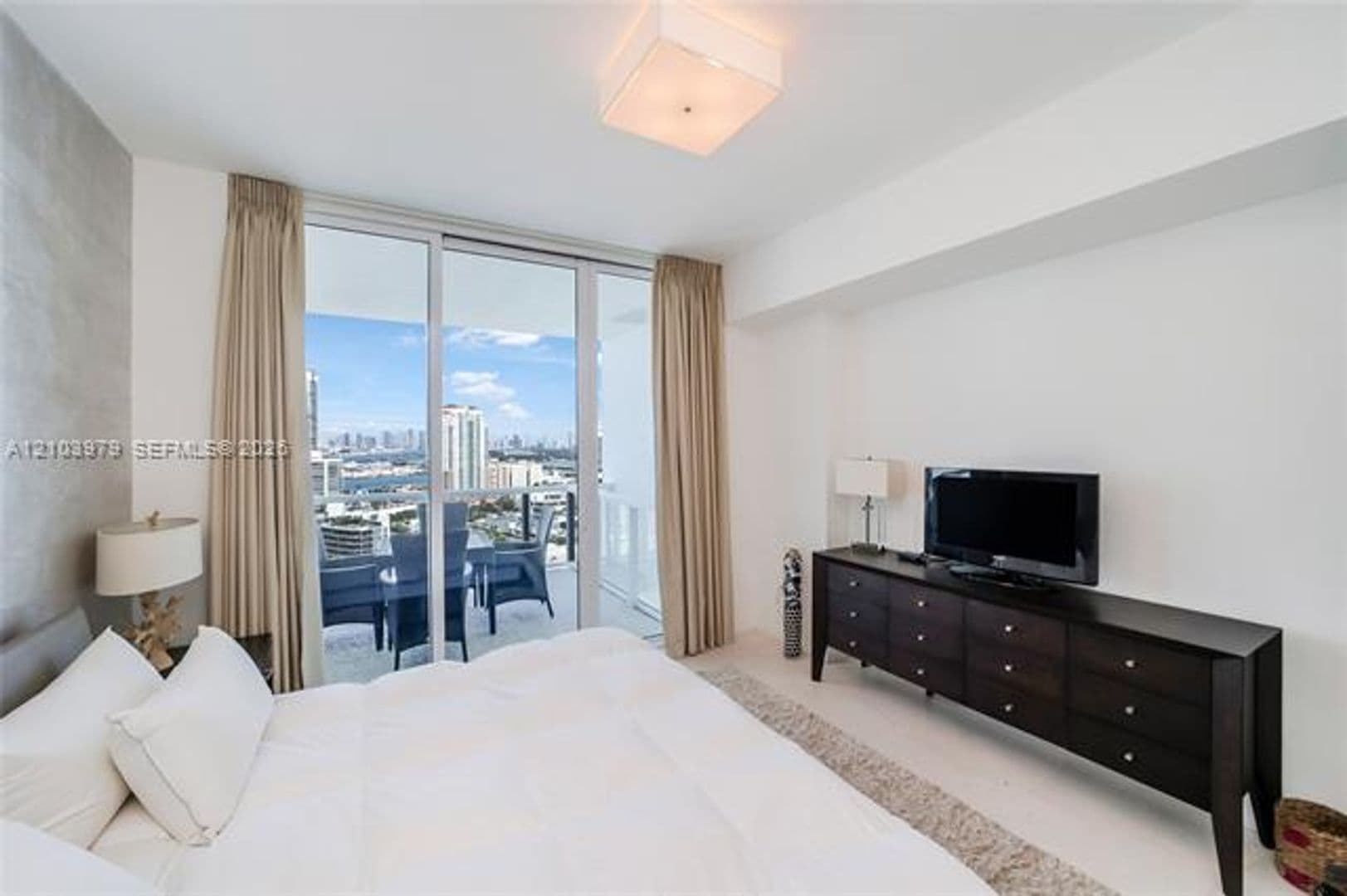Miami Beach Condo: 50 S Pointe Dr cu-2205