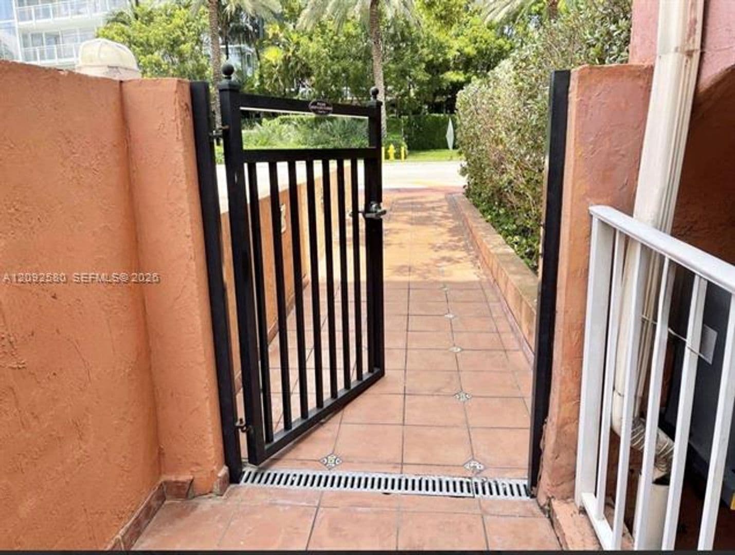Surfside House: 9008 Collins Ave cu-402
