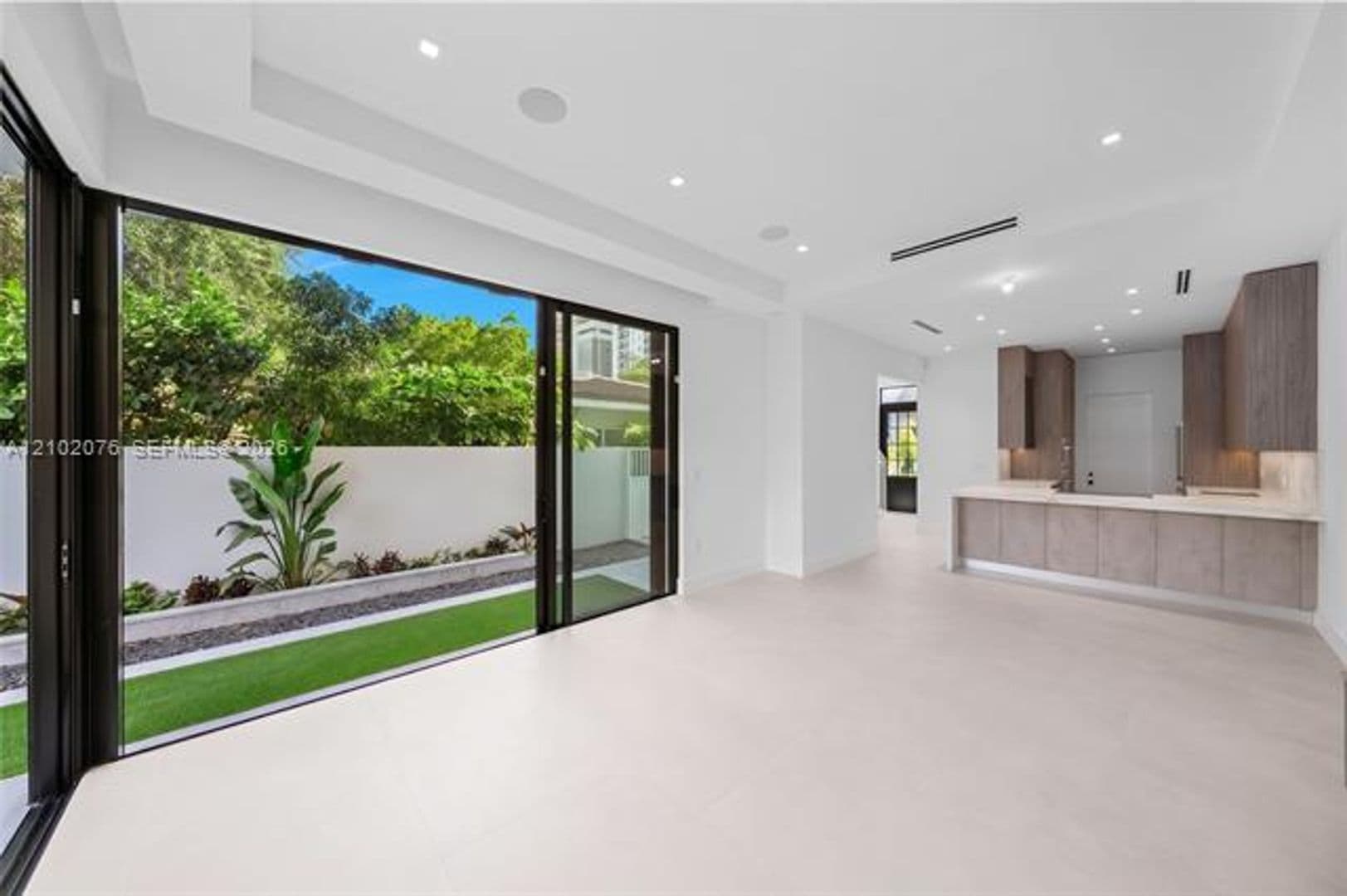 Coral Gables Townhome: 2710 Le Jeune Rd th 2710