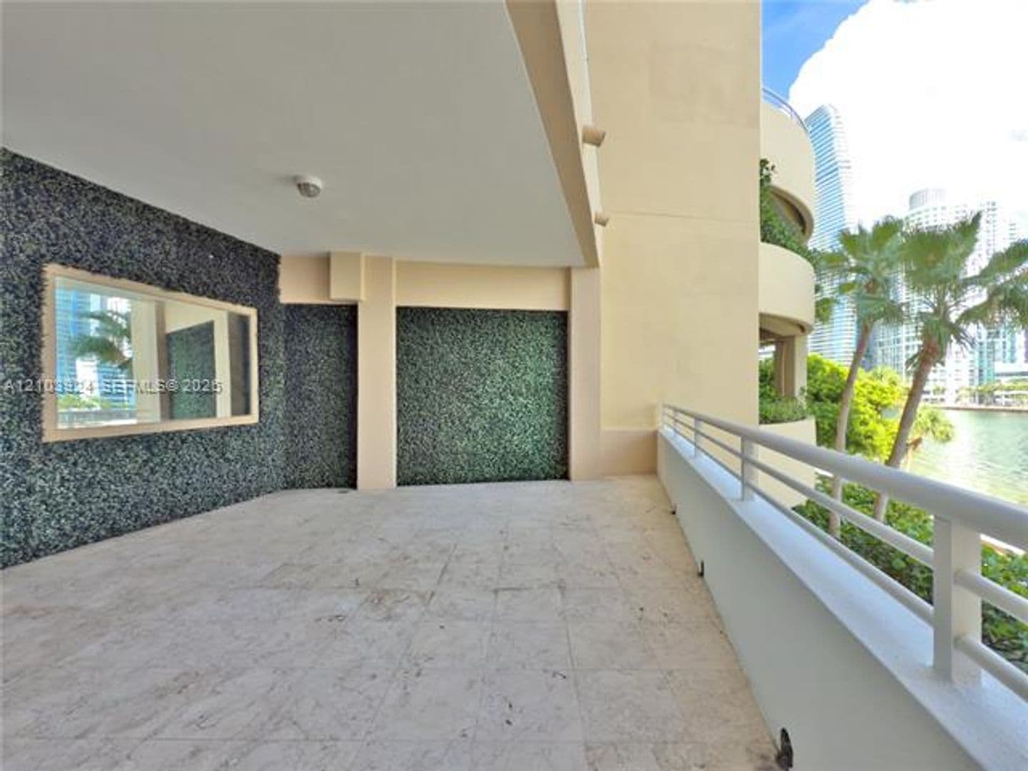 Miami Condo: 848 Brickell Key Dr cu-306