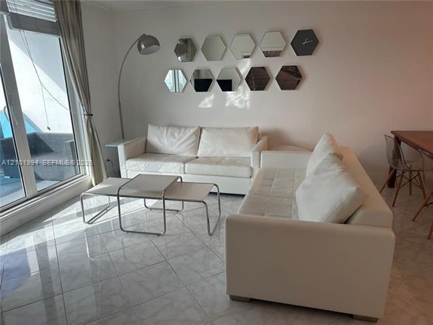 Miami Beach Condo: 2301 Collins Av cu-737