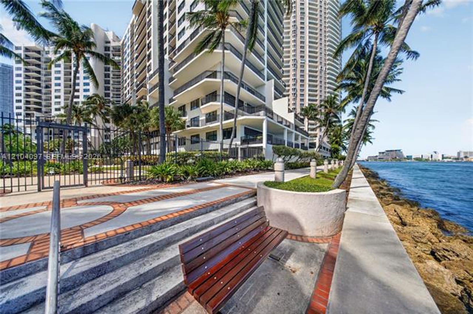 Miami Condo: 540 Brickell Key Dr cu-916