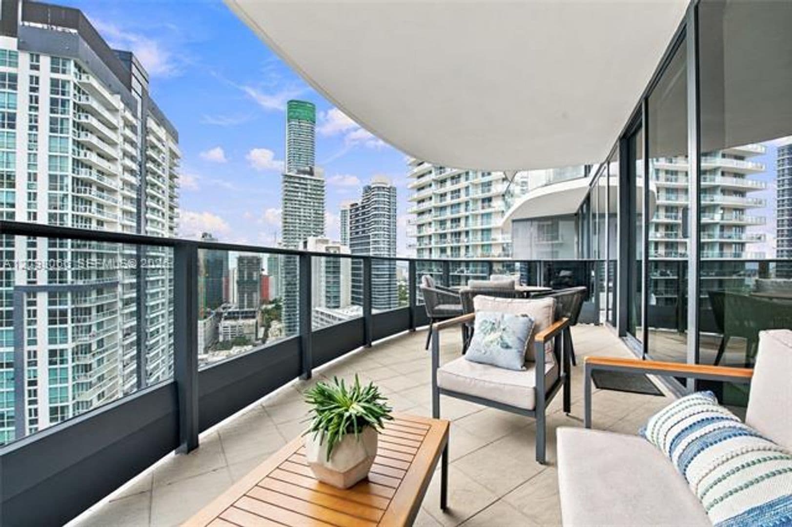 Miami Condo: 1000 Brickell Plz cu-3401