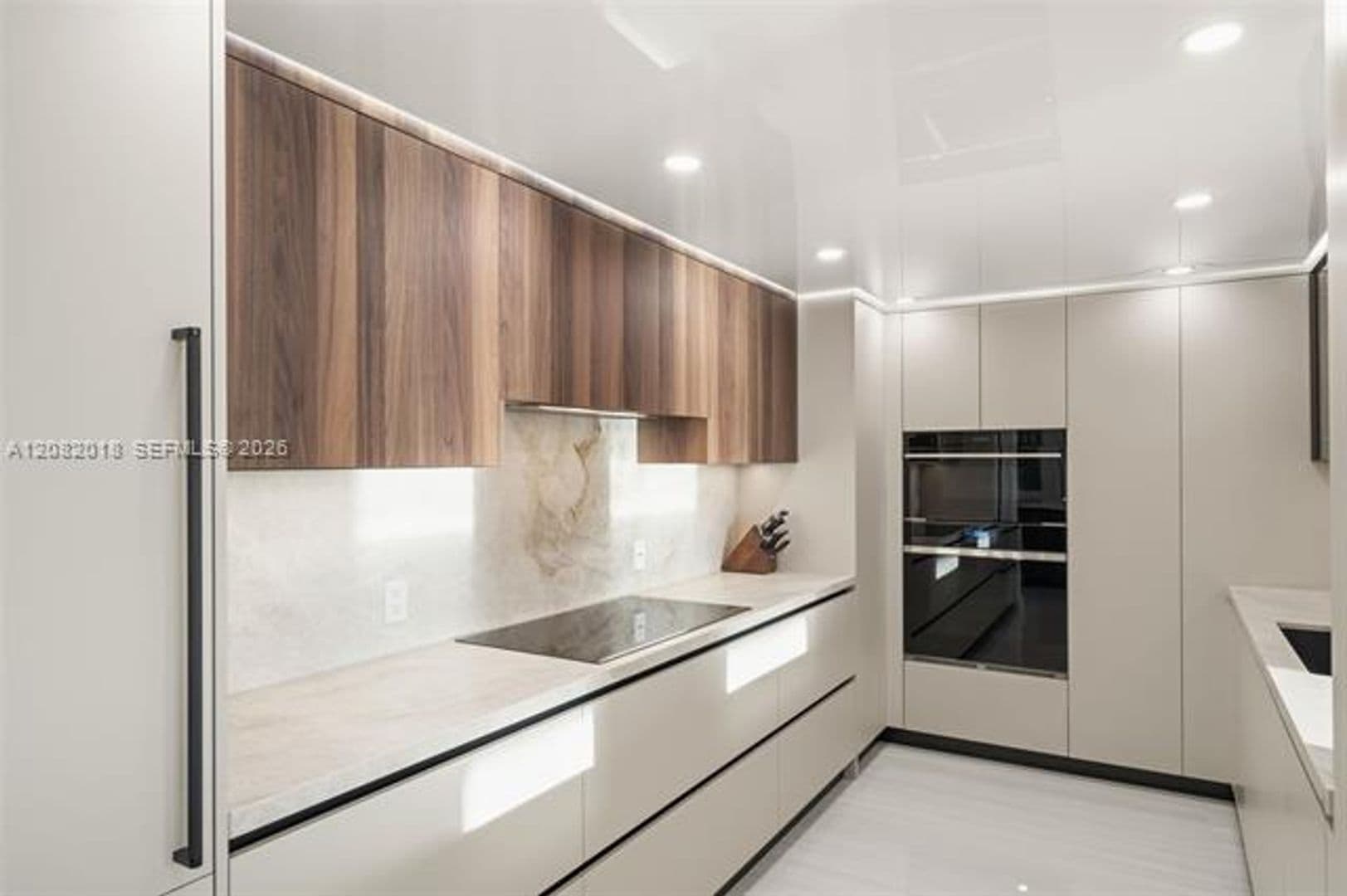 Miami Beach House: 5555 Collins Ave cu-16H
