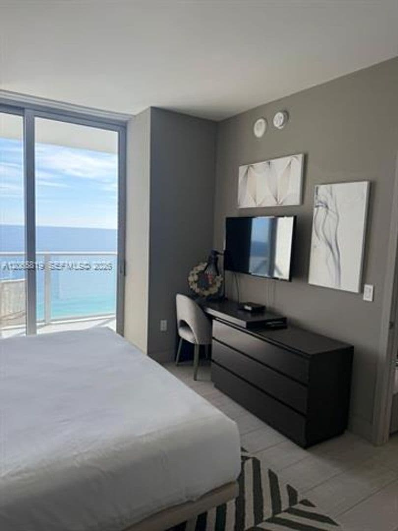 Hollywood Condo: 4010 S Ocean Dr cu-T3507