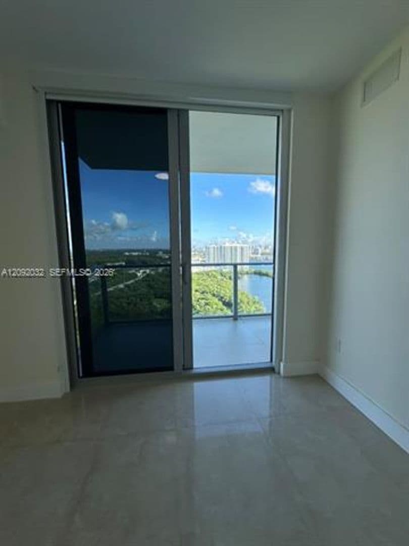 North Miami Beach Condo: 16385 Biscayne Blvd cu-2606