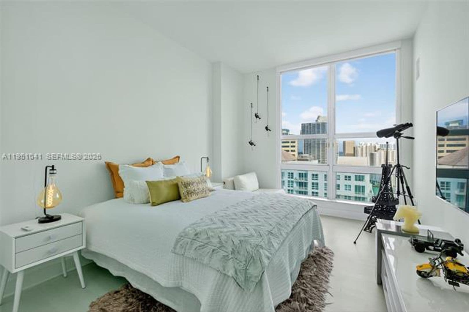 Miami Condo: 1155 Brickell Bay Dr cu-PH210